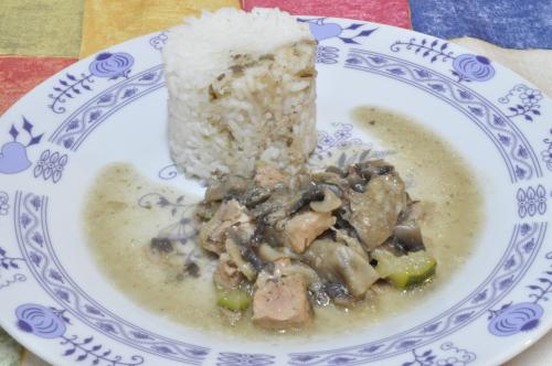 Jak uvařit vepřové dušené s cuketou a houbami ? Snadné recept, připravený za 30 - 45 minut